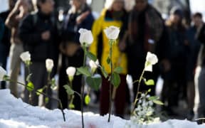 MINNEAPOLIS, MINNESOTA - JANUARY 07: Flowers are placed at the site where a woman was reportedly shot and killed by an ICE agent during federal law enforcement operations on January 07, 2026 in Minneapolis, Minnesota. According to federal officials, the agent, "fearing for his life" killed a woman during a confrontation in south Minneapolis.   Stephen Maturen/Getty Images/AFP (Photo by Stephen Maturen / GETTY IMAGES NORTH AMERICA / Getty Images via AFP)