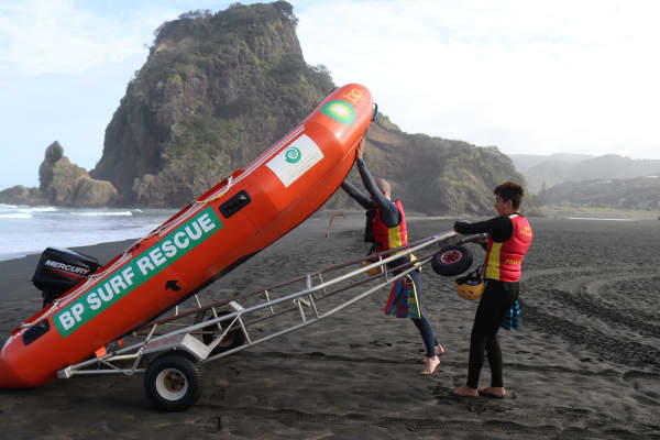 Illinois Cooney (right) and Max Walton-Hannay at Piha on Auckland's West Coast.
