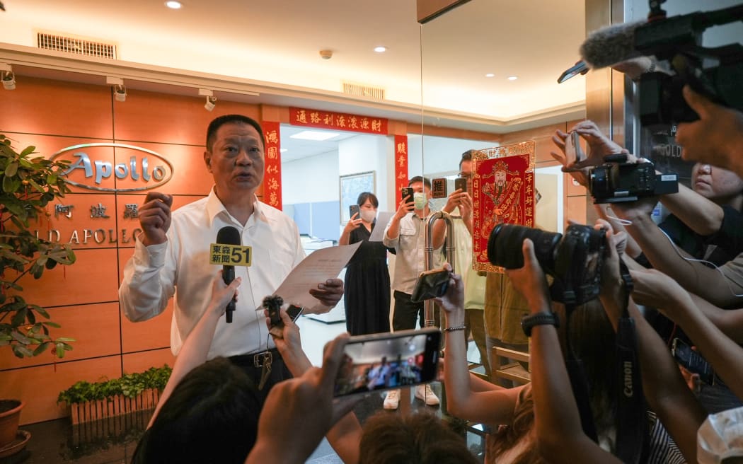 Hsu Ching-kuang (L), head of Taiwanese company Gold Apollo, speaks to the media outside the company's office in New Taipei City on September 18, 2024. Taiwanese company Gold Apollo on September 18 denied a report that it had produced hundreds of explosive-packed pagers used by Hezbollah members which simultaneously exploded, killing at least nine people. (Photo by Yan ZHAO / AFP)