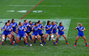 Fetu Samoa perform the Sivi Tau.