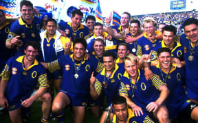 Otago celebrate winning the NPC Finals against Waikato 49-20 at Carisbrook, Dunedin, New Zealand. 25 October 1998. Photo: Andrew Cornaga/Photosport.co.nz