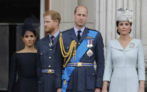 Meghan, Duchess of Sussex, Prince Harry, Duke of Sussex, Prince William, Duke of Cambridge and Catherine, Duchess of Cambridge, stand on the balcony of Buckingham Palace on July 10, 2018 to watch a military fly-past to mark the centenary of the Royal Air Force (RAF). The Queen and members of the royal family took part a series of engagements on July 10 to mark the centenary of the Royal Air Force. (Photo by Tolga AKMEN / AFP)