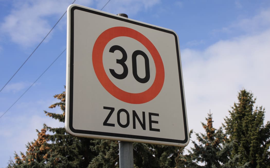 Traffic sign speed limit 30