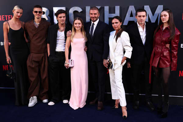 Former England footballer David Beckham (5L) and his wife Victoria Beckham (3R) pose on the red carpet with their children, and partners, (from L) Mia Regan, Romeo Beckham, Cruz Beckham, Harper Beckham, Brooklyn Beckham and Nicola Peltz Beckham upon arrival to attend the Premiere of "Beckham" in London on October 3, 2023. (Photo by HENRY NICHOLLS / AFP)