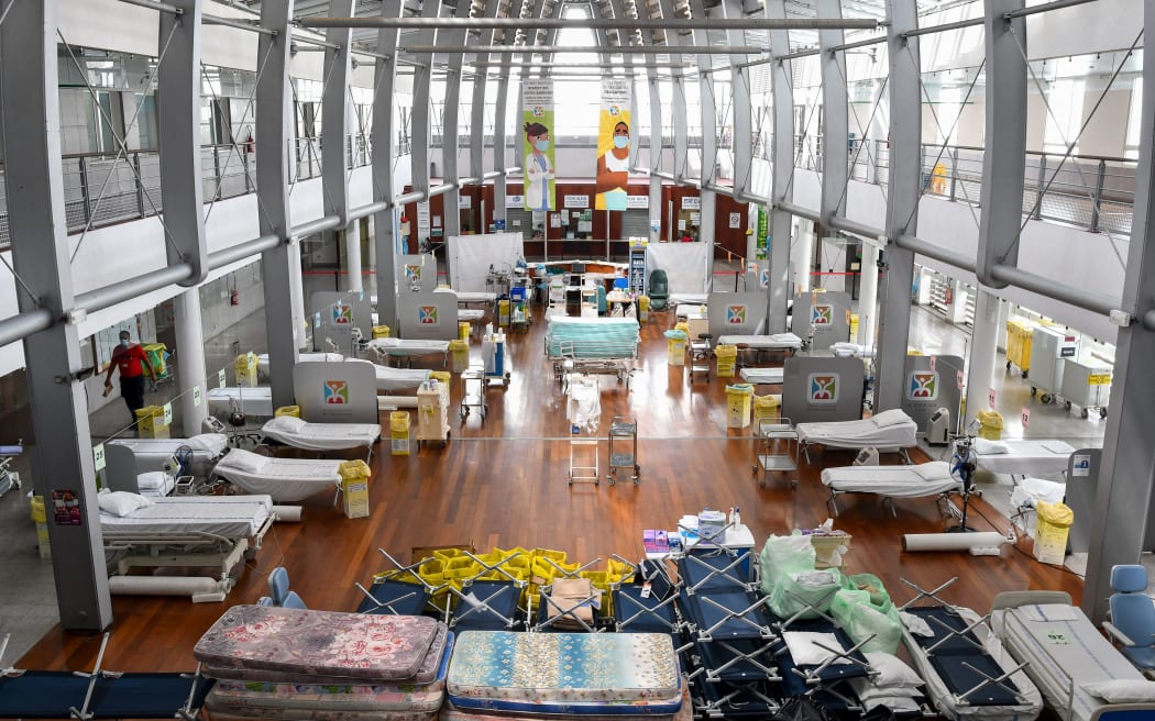 Extra beds in the hall of the Taaone Hospital in Papeete. Covid-19 seemed to have almost disappeared from Tahiti between March and July. But with the Delta variant, it returned with unprecedented violence, saturating the Tahiti hospital centre within a month.