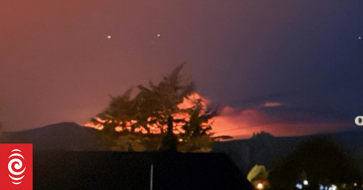 Large fire in Tongariro National Park, call to avoid area