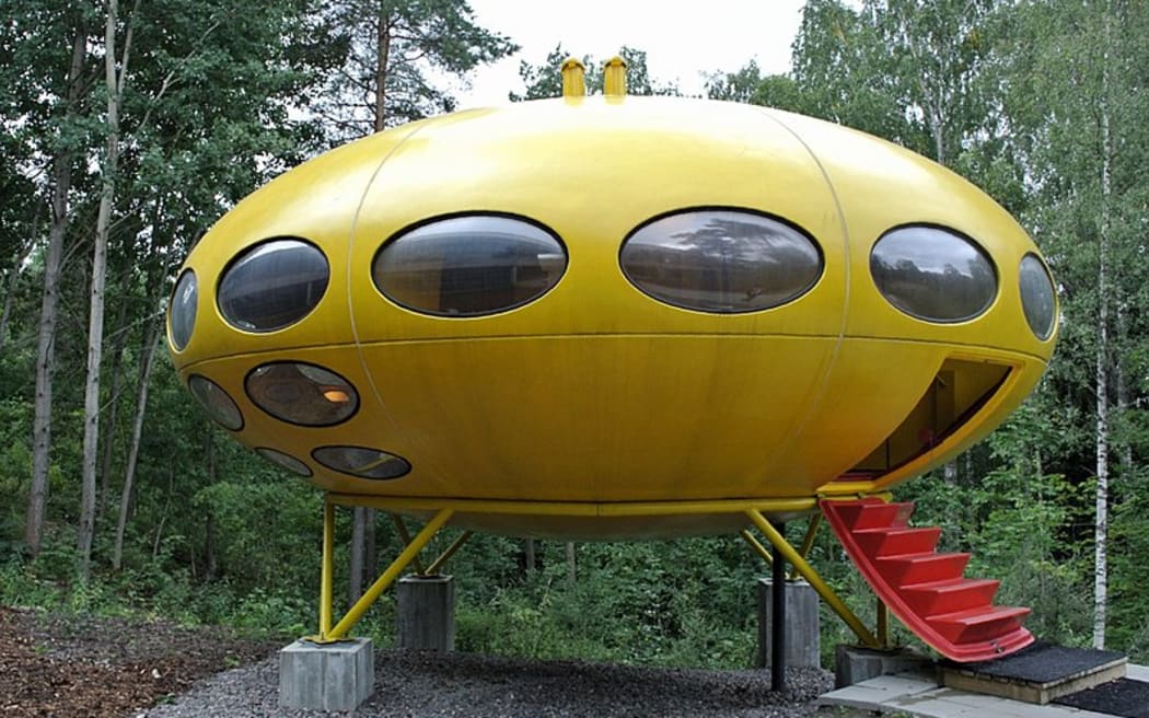 An example of a Futuro.