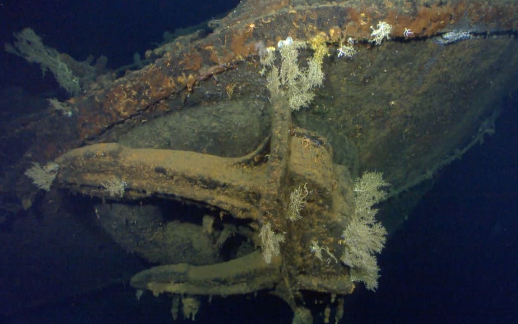 The Musashi carried two 15-ton anchors. The starboard anchor remains in place.