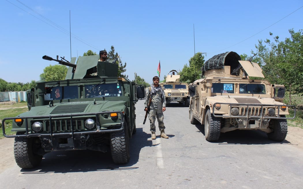 Afghan security personnel keep watch during fighting between Taliban militants and Afghan forces in Kunduz on May 10, 2017. )