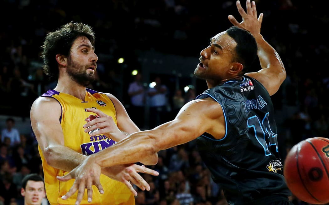 Mika Vukona (R) of the Breakers puts pressure on Julian Khazzouh of the Kings.