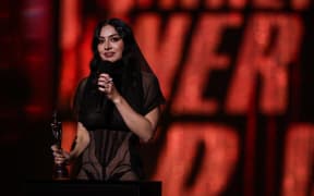 British singer Charli XCX celebrates on stage after receiving the award for Song of the year during the BRIT Awards 2025 in London on March 1, 2025. (Photo by Adrian DENNIS / AFP) / RESTRICTED TO EDITORIAL USE – NO POSTERS – NO MERCHANDISE– NO USE IN PUBLICATIONS DEVOTED TO ARTISTS