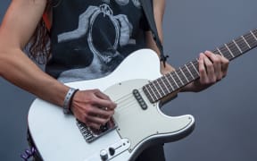 female guitarist