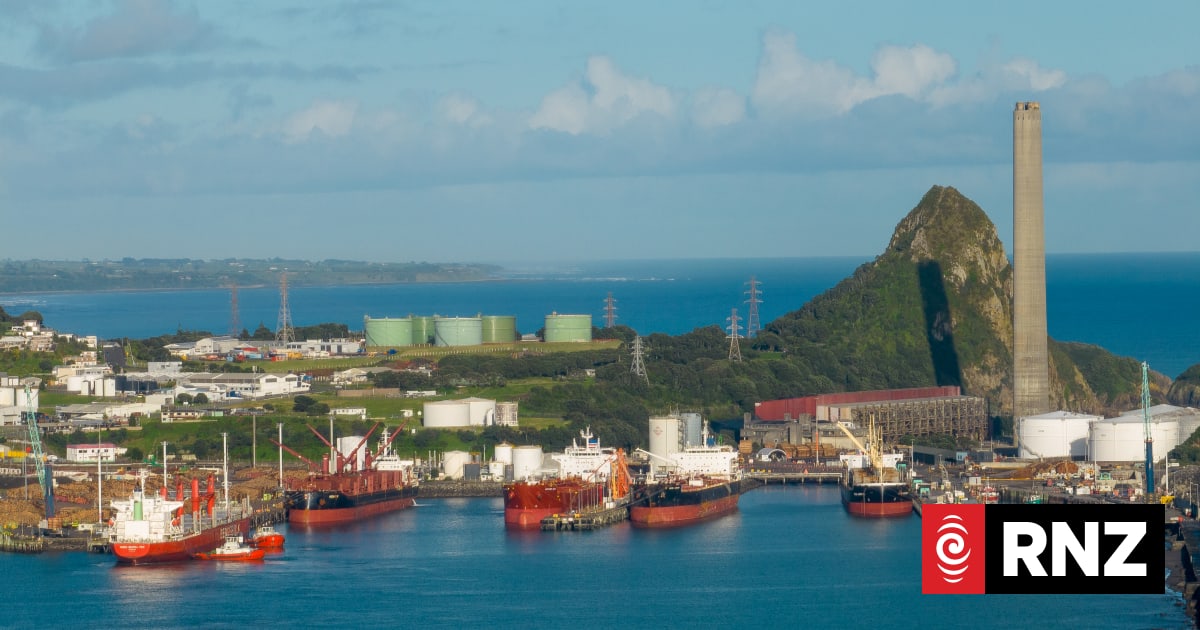 Methanex to effectively close and sell off gas contracts