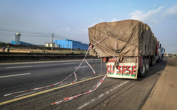 A damaged 18-wheeler truck from a road accident that reportedly involved British boxer Anthony Joshua is towed away on the Lagos-Ibadan Expressway near Sagamu on December 29, 2025. Former world heavyweight champion Anthony Joshua suffered "minor injuries" in a fatal car accident that killed two people on December 29, 2025, Nigerian police said.
Pictures circulating online showed a shirtless Joshua, a British national of Nigerian heritage, surrounded by what appeared to be broken window glass on the seats around him.
An AFP reporter on the scene saw the 18-wheeler truck that Joshua's car was said to have hit being towed off the highway. (Photo by Tonye BAKARE / AFP)