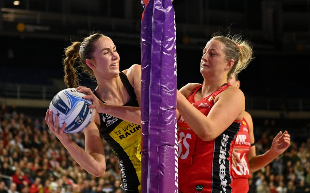 Kelly Jackson of the Central Pulse and Ellie Bird of the Tactix tussle for the ball, 2025.