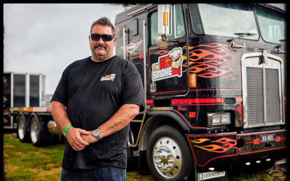 Mike Jeffries and his barbecue towing Kenworth truck.