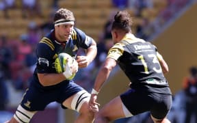Hurricanes loose forward Luke Whitelock (L)
