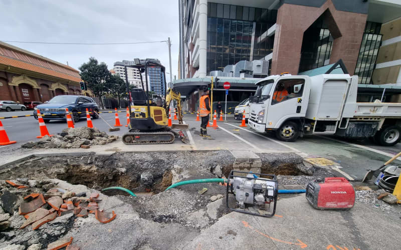 Work being done on a broken pipe in Wellington CBD which led to a water outage for at least 100 properties in the area.