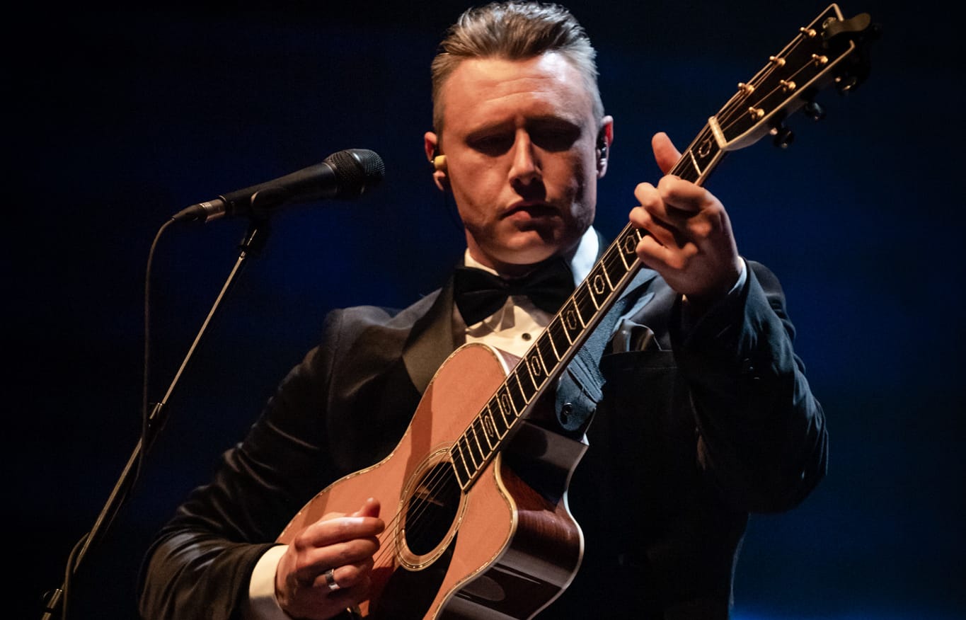 Louis Baker and APO at the Auckland Town Hall.