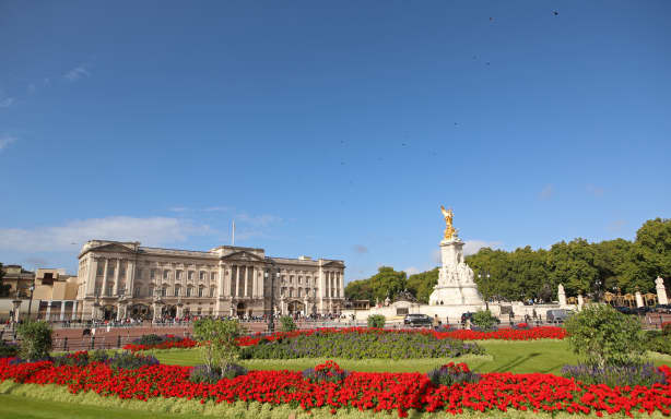 El Palacio de Buckingham, la residencia oficial del monarca británico, en Londres el 11 de septiembre de 2025. El príncipe Harry se reunió con su padre, el rey Carlos III, en su residencia Clarence House en Londres el miércoles, poniendo fin a un distanciamiento de 19 meses después de que el príncipe apelara a la reconciliación a principios de este año. Harry, quien cortó lazos con la familia real en 2020, se reunió con el rey para tomar un té privado, según una fuente cercana a la realeza, su primer encuentro desde febrero de 2024. (Foto de Rhianna Chadwick / AFP)