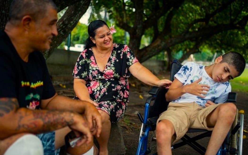 Arii and Tumata, parents of Ariimatatini who has epilepsy.