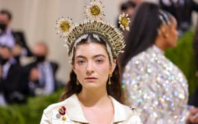 NEW YORK, NEW YORK - SEPTEMBER 13: Lorde attends The 2021 Met Gala Celebrating In America: A Lexicon Of Fashion at Metropolitan Museum of Art on September 13, 2021 in New York City.