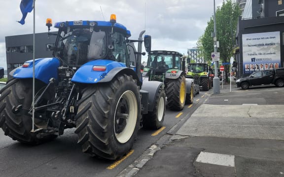 Farmers arrive on tractors in Auckland CBD for Groundswell protest on 20 October 2022.