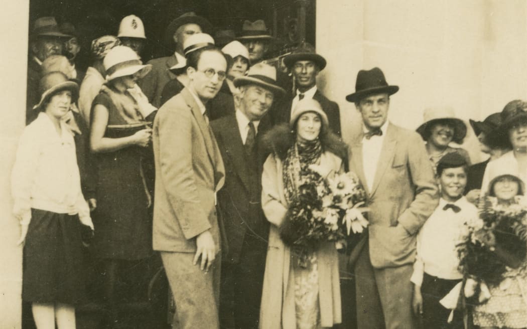Anna Pavlova arriving at Central Station in Brisbane in 1926.