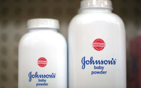 SAN ANSELMO, CALIFORNIA - OCTOBER 18: Containers of Johnson's baby powder made by Johnson and Johnson sits on a shelf at Jack's Drug Store on October 18, 2019 in San Anselmo, California. Johnson & Johnson, the maker of Johnson's baby powder, announced a voluntary recall of 33,000 bottles of baby powder after federal regulators found trace amounts of asbestos in a single bottle of the product. (Photo Illustration by Justin Sullivan/Getty Images) (Photo by JUSTIN SULLIVAN / GETTY IMAGES NORTH AMERICA / Getty Images via AFP)