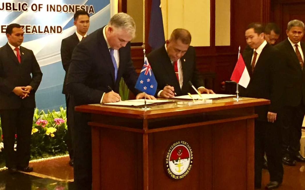 Defence Minister Mark Mitchell and his Indonesian counterpart, 
Ryamizard Ryacudu sign the Joint Statement on Defence Relations in Jakarta
