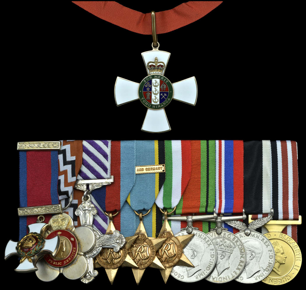 DNW - Les Munro medals.