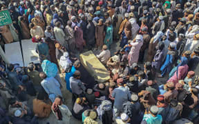 Coal miners and labourers along with the coffins of victims who died in an overnight attack take part in a protest against these killings in Duki district of Pakistan's southwestern Balochistan province on October 11, 2024. - Twenty coal miners were shot dead in an overnight attack by a group of heavily armed men who laid siege to their lodgings in Pakistan's southwestern Balochistan province, police said on October 11. (Photo by Farid KHAN / AFP)