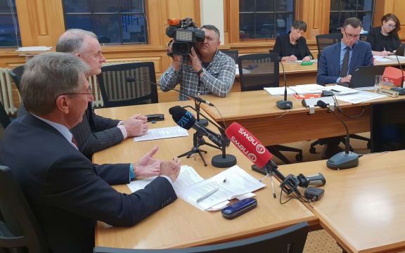 Peter Boshier and Trevor Mallard at Parliament’s Governance and Administration Committee.