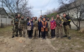 A group of soldiers and citizens from Ponyativka.