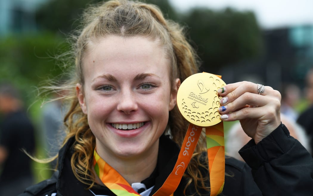 Anna Grimaldi shows her gold medal.
Public Welcome Home Ceremony for the New Zealand Paralympic team at AUT Millenium, Auckland. 23 September 2016.
Copyright photo: Andrew Cornaga / www.photosport.nz