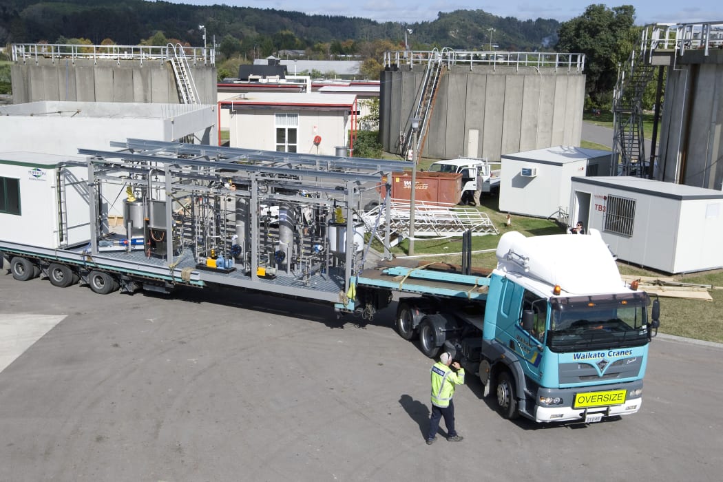 The Terax (Waste 2 Gold) pilot plant arriving at Rotorua's wastewater treatment plant in April 2011.