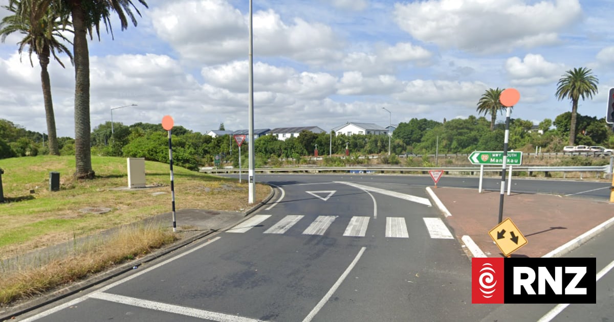 Auckland motorway on-ramp crash blocks traffic
