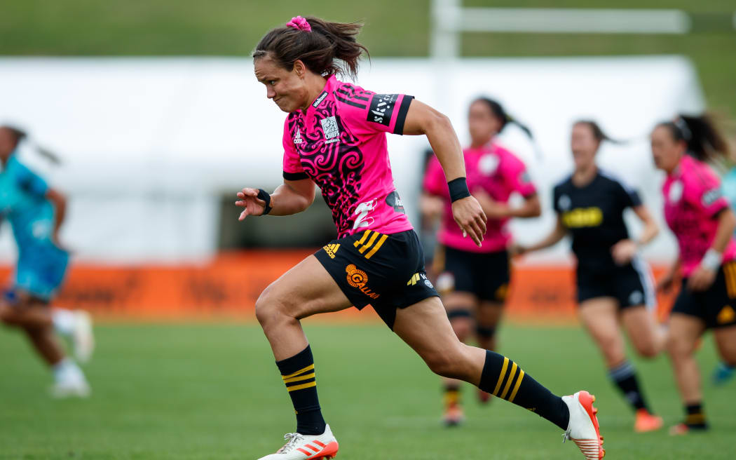 Ruby Tui of Chiefs Manawa runs after the ball during Super Rugby Aupiki in 2022