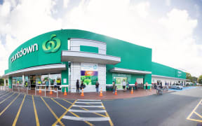 Larger than usual queues outside of Countdown Greenlane a day before the supermarkets shut on Good Friday.