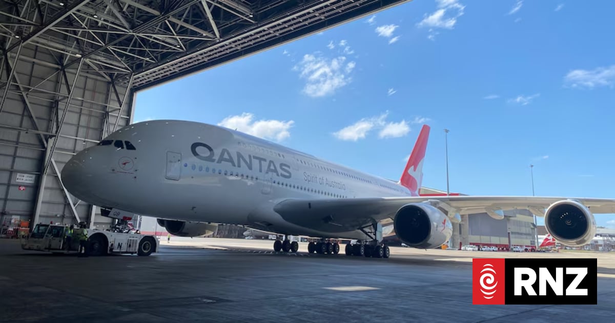 Mechanic left maintenance light in wing of Qantas jet. It was two days before anyone found it