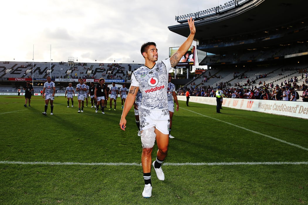 Shaun Johnson of the Warriors acknowledges supporters after the loss to the Eels.