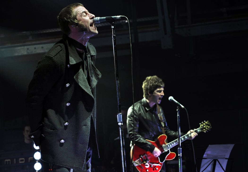 Liam and Noel Gallagher on stage in Munich, 2009.