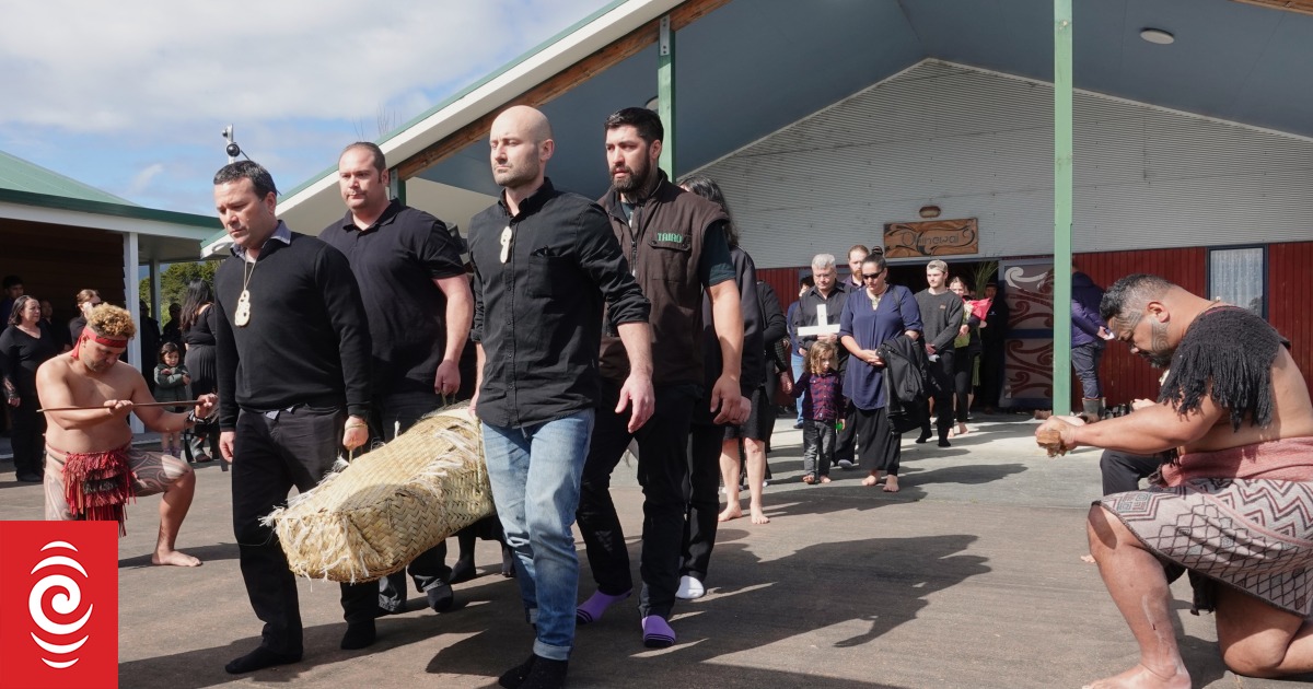 Photo of Hundreds gather to farewell Māori leader Sir Patu Hohepa