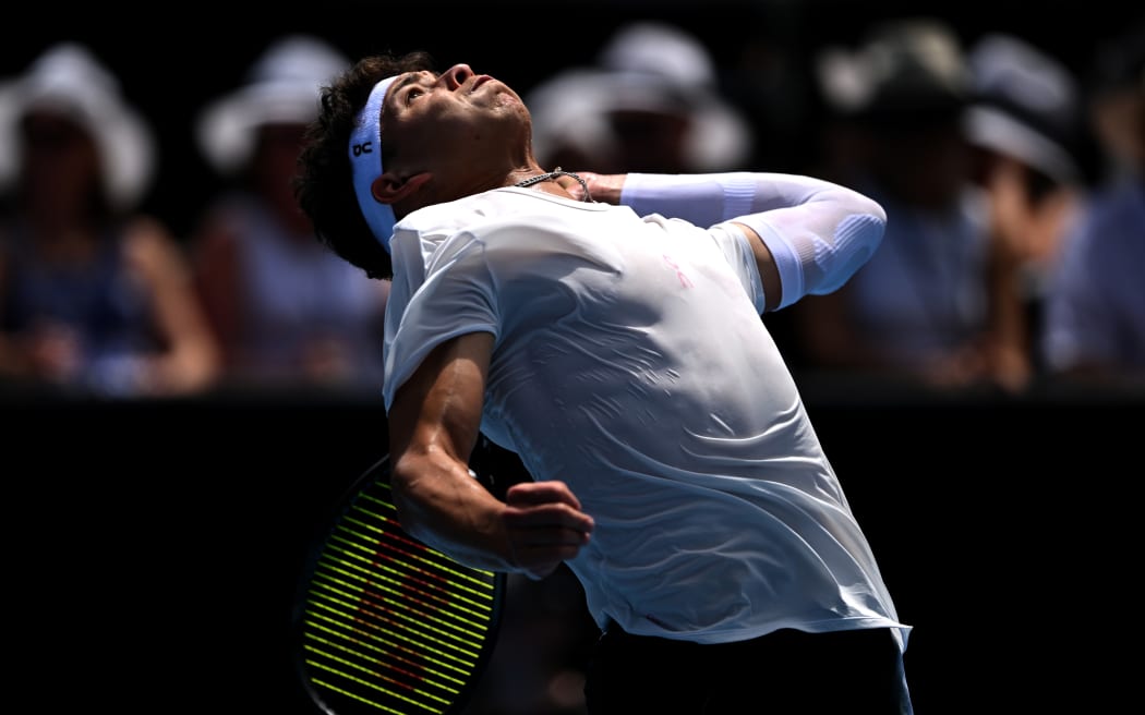 美國選手本謝爾頓在半決賽對陣日本選手丹尼爾太郎的比賽中發球。