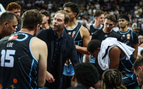 Breakers coach Petteri Koponen in the huddle.