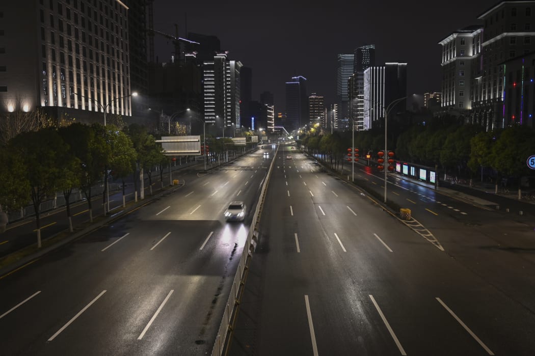 General view of a street in Wuhan on January 26, 2020, a city at the epicentre of a viral outbreak that has killed at least 56 people and infected nearly 2,000. - China on January 26 expanded drastic travel restrictions to contain an epidemic that has killed 56 people and infected nearly 2,000,