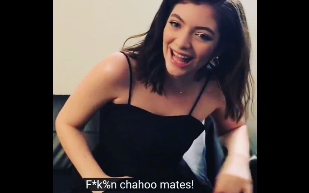 Lorde accepts the 2017 Silver Scroll