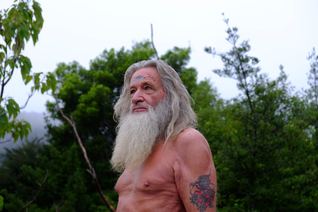 Arthur is the last man of the Coromandel utopian commune 'Mahana'.