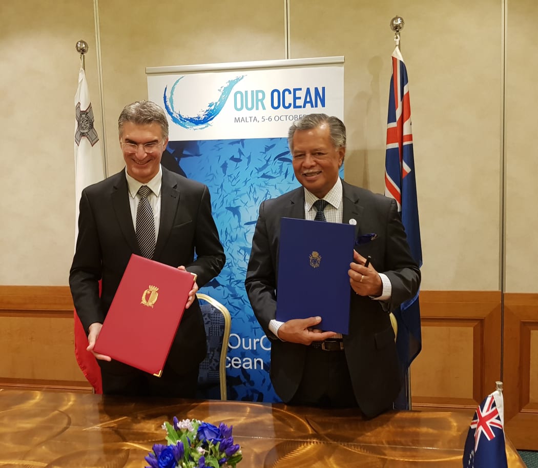 Cook Islands PM Henry Puna and Malta's Foreign Minister Carmelo Abela