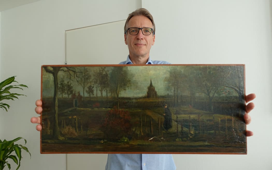 An handout picture released by Dutch art detective Arthur Brand shows a portrait of him posing with the painting title "Parsonage Garden at Nuenen in Spring", painted by Vincent van Gogh in 1884, at his home in Amsterdam on September 11, 2023. Brand has recovered a precious Vincent van Gogh painting that was stolen from a museum in a daring midnight heist during the coronavirus lockdown three-and-a-half years ago. Brand, dubbed the "Indiana Jones of the Art World" for tracing a series of high-profile lost artworks, told AFP that confirming the painting was the stolen Van Gogh was "one of the greatest moments of my life." (Photo by Handout / ARTHUR BRAND / AFP) / RESTRICTED TO EDITORIAL USE - MANDATORY CREDIT "AFP PHOTO /Arthur Brand " - NO MARKETING NO ADVERTISING CAMPAIGNS - DISTRIBUTED AS A SERVICE TO CLIENTS